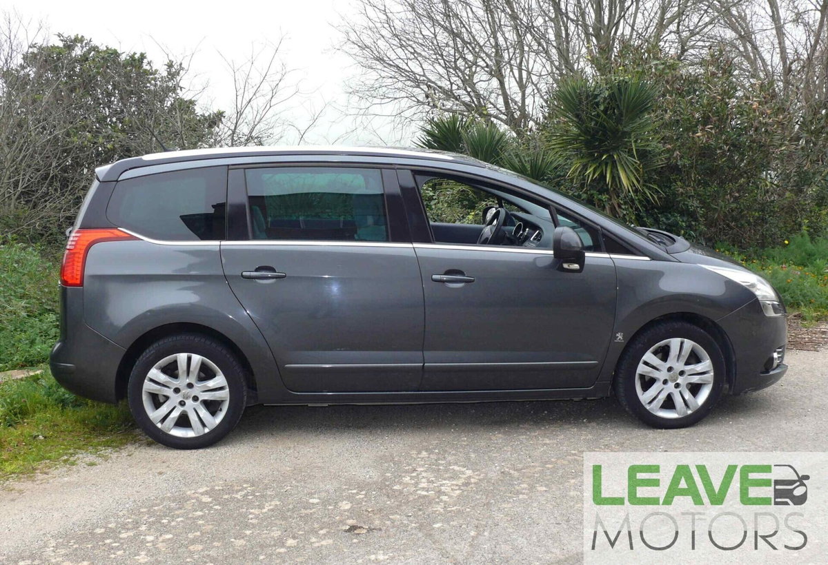 Peugeot 5008 2.0 HDi 150CV Féline (5)
