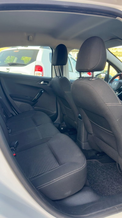 Peugeot 208 100 5 porte Allure (10)