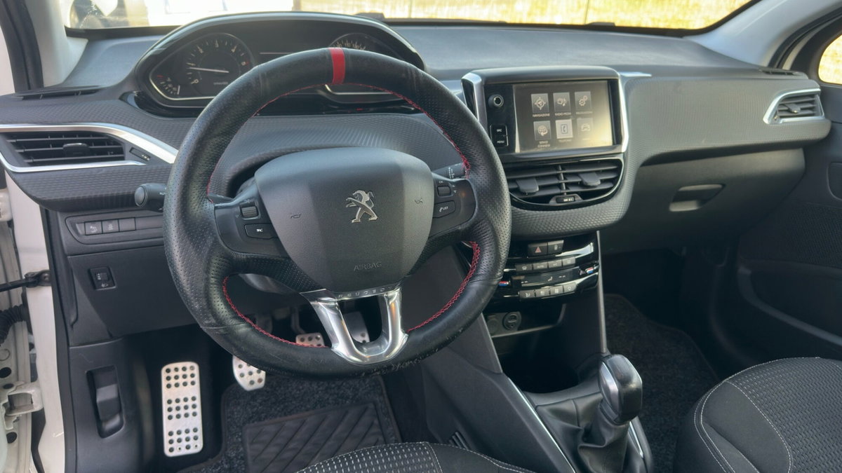 Peugeot 208 100 5 porte Allure (5)