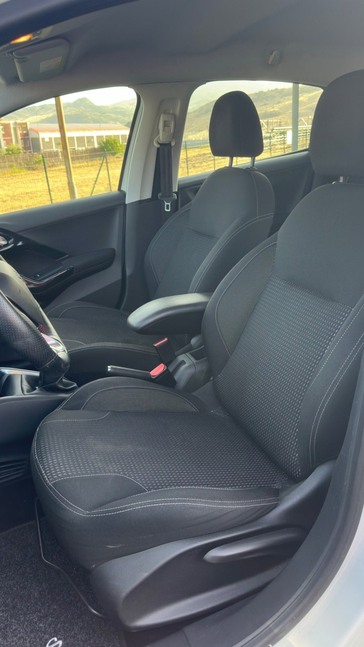 Peugeot 208 100 5 porte Allure (6)