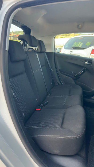 Peugeot 208 100 5 porte Allure (9)