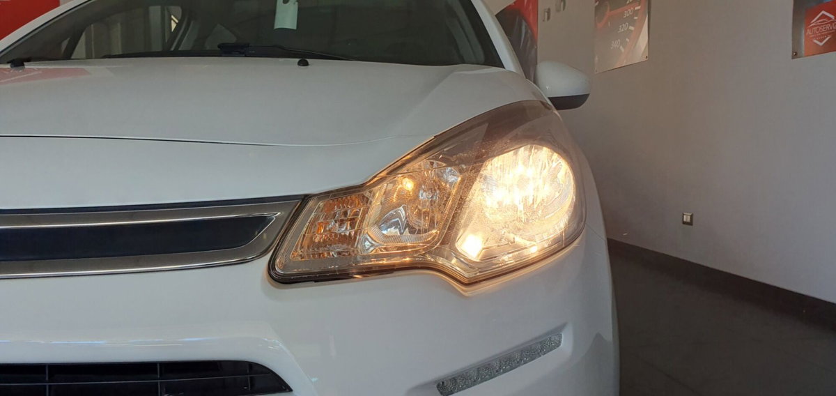 Citroen C3 1.4 HDi 70 Exclusive (17)