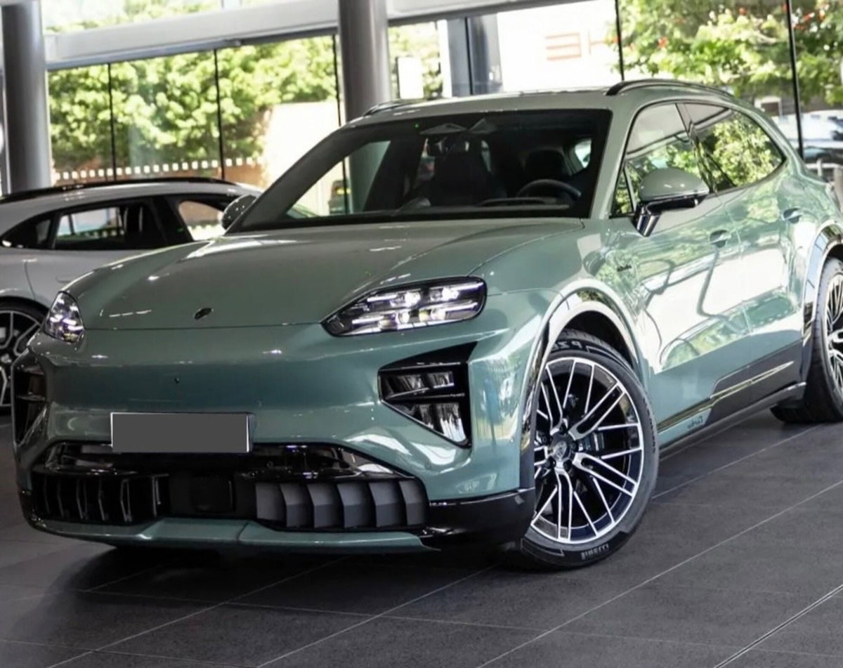 Porsche Cayenne turbo electric