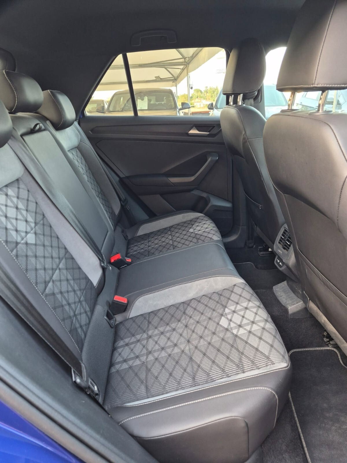 Volkswagen T-Roc 1.5 tsi R-Line dsg (12)