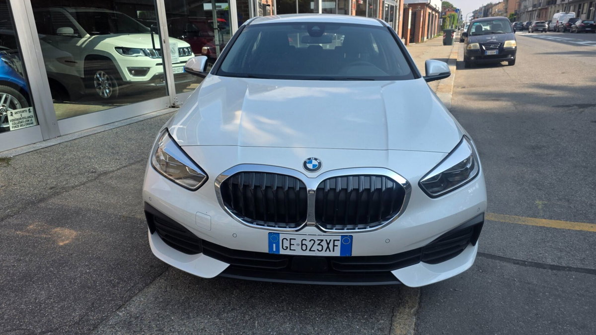 BMW Serie 1 116d 2.0 116CV cat 5 porte Attiva DPF (2)