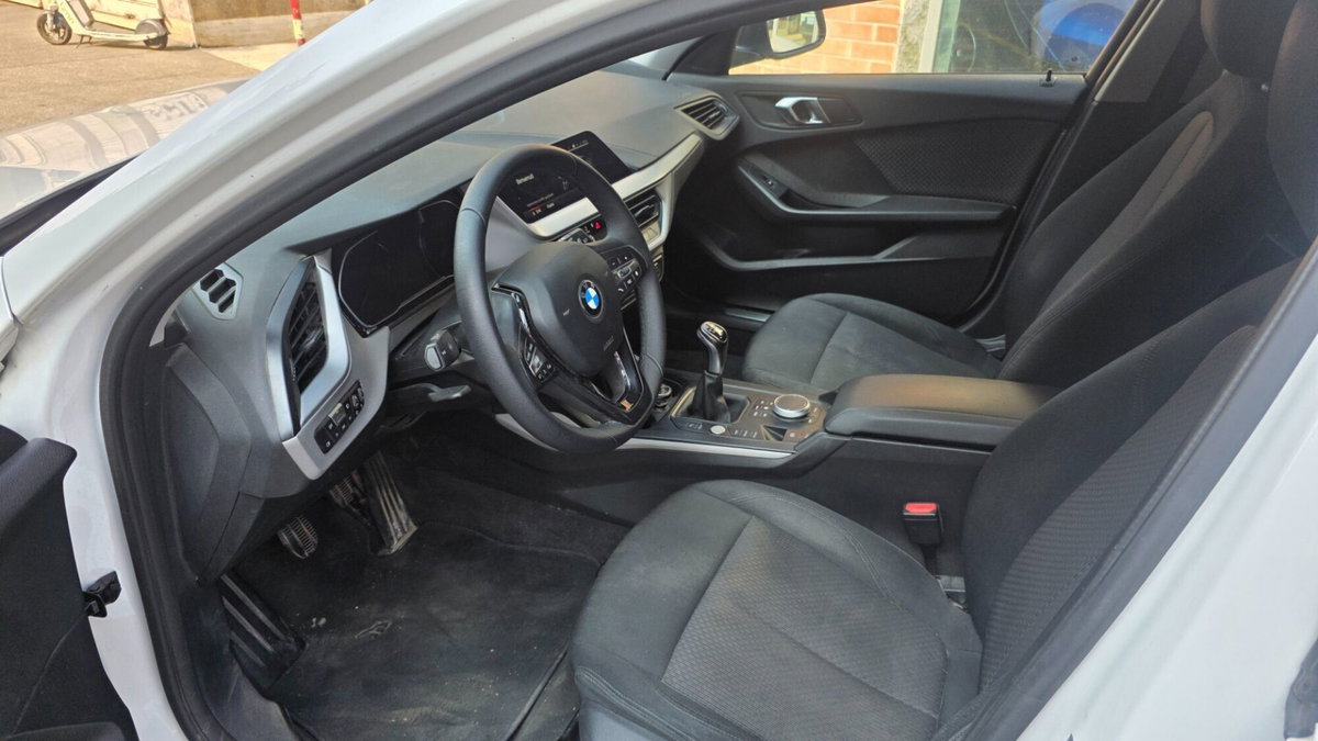 BMW Serie 1 116d 2.0 116CV cat 5 porte Attiva DPF (7)