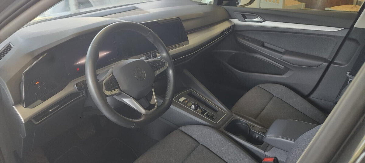Volkswagen Golf 1.0 eTSI EVO DSG Life (7)