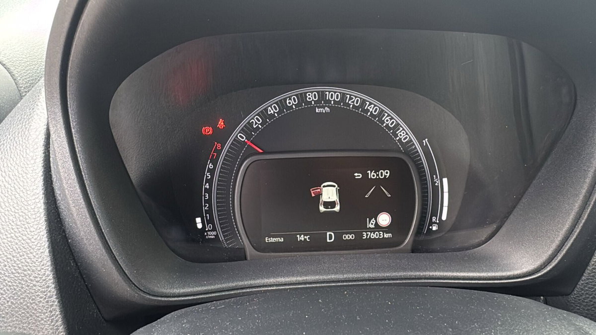 Toyota Aygo X 1.0 VVT-i 72 CV 5 porte Limited Air (13)