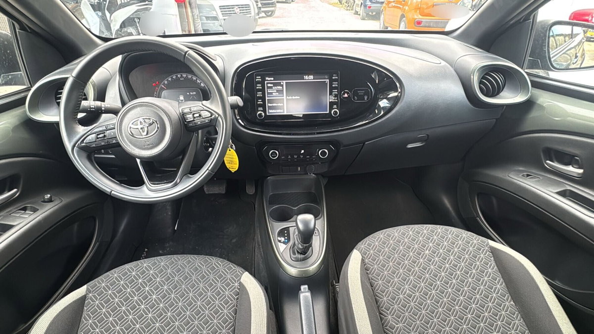 Toyota Aygo X 1.0 VVT-i 72 CV 5 porte Limited Air (7)