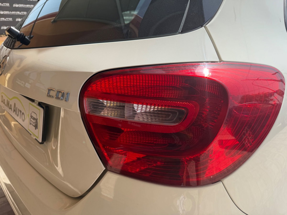 Mercedes-Benz Classe A 180 CDI Dark Night Edition (11)