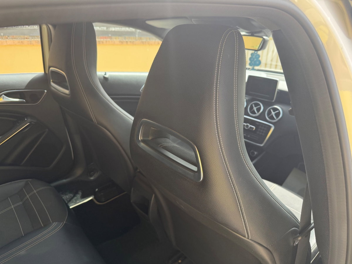 Mercedes-Benz Classe A 180 CDI Dark Night Edition (12)