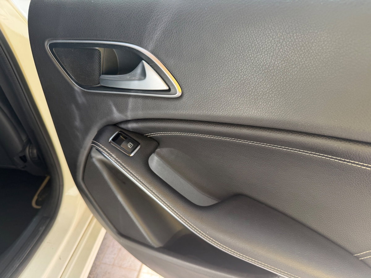 Mercedes-Benz Classe A 180 CDI Dark Night Edition (14)
