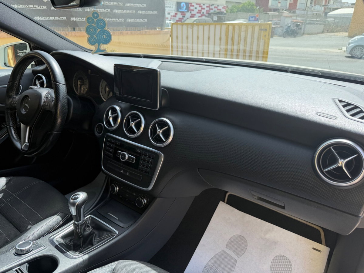 Mercedes-Benz Classe A 180 CDI Dark Night Edition (16)