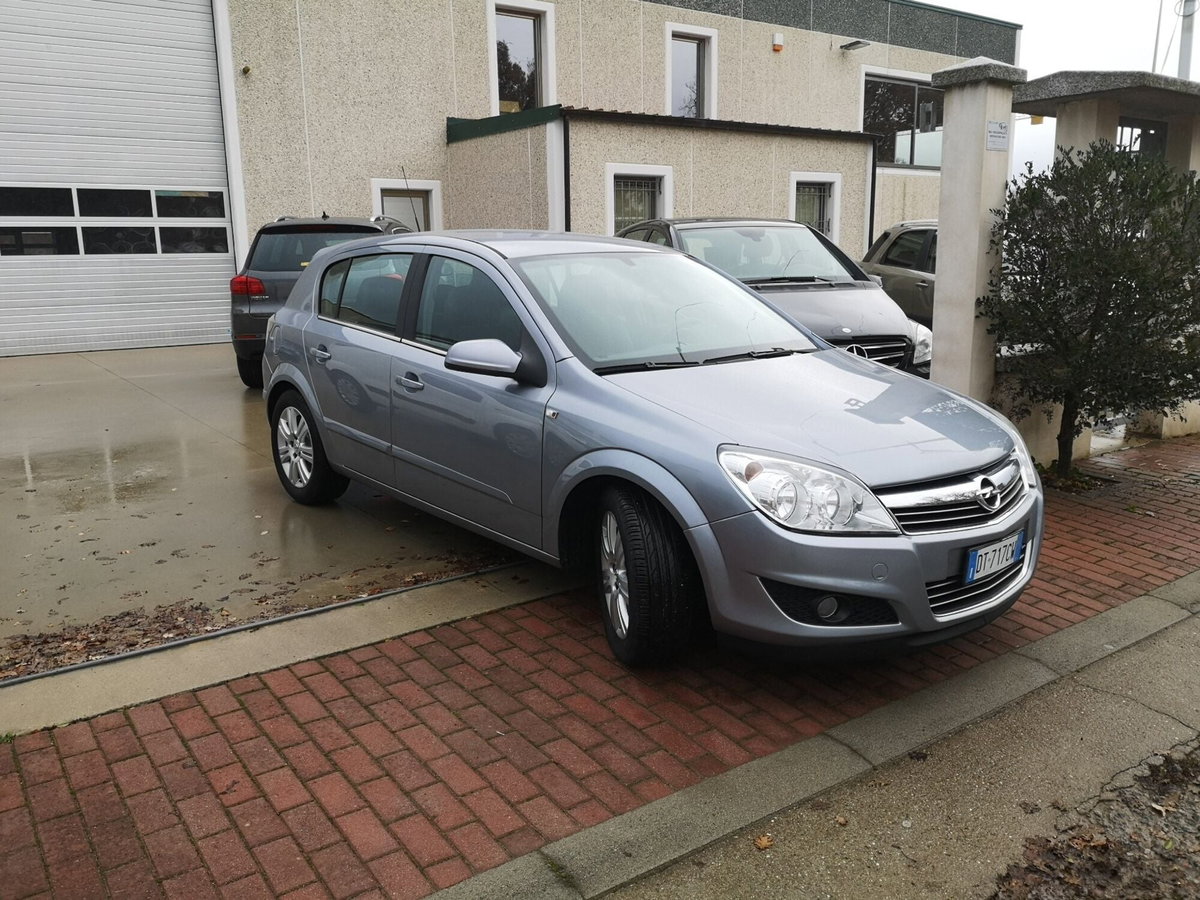 Opel Astra 1.7 CDTI 101CV 5 porte Enjoy (2)