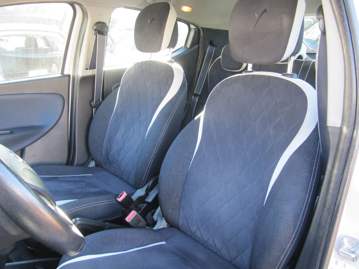 Lancia Ypsilon 1.2 69 CV 5 porte Mya (11)