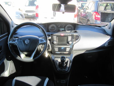 Lancia Ypsilon 1.2 69 CV 5 porte Mya (4)