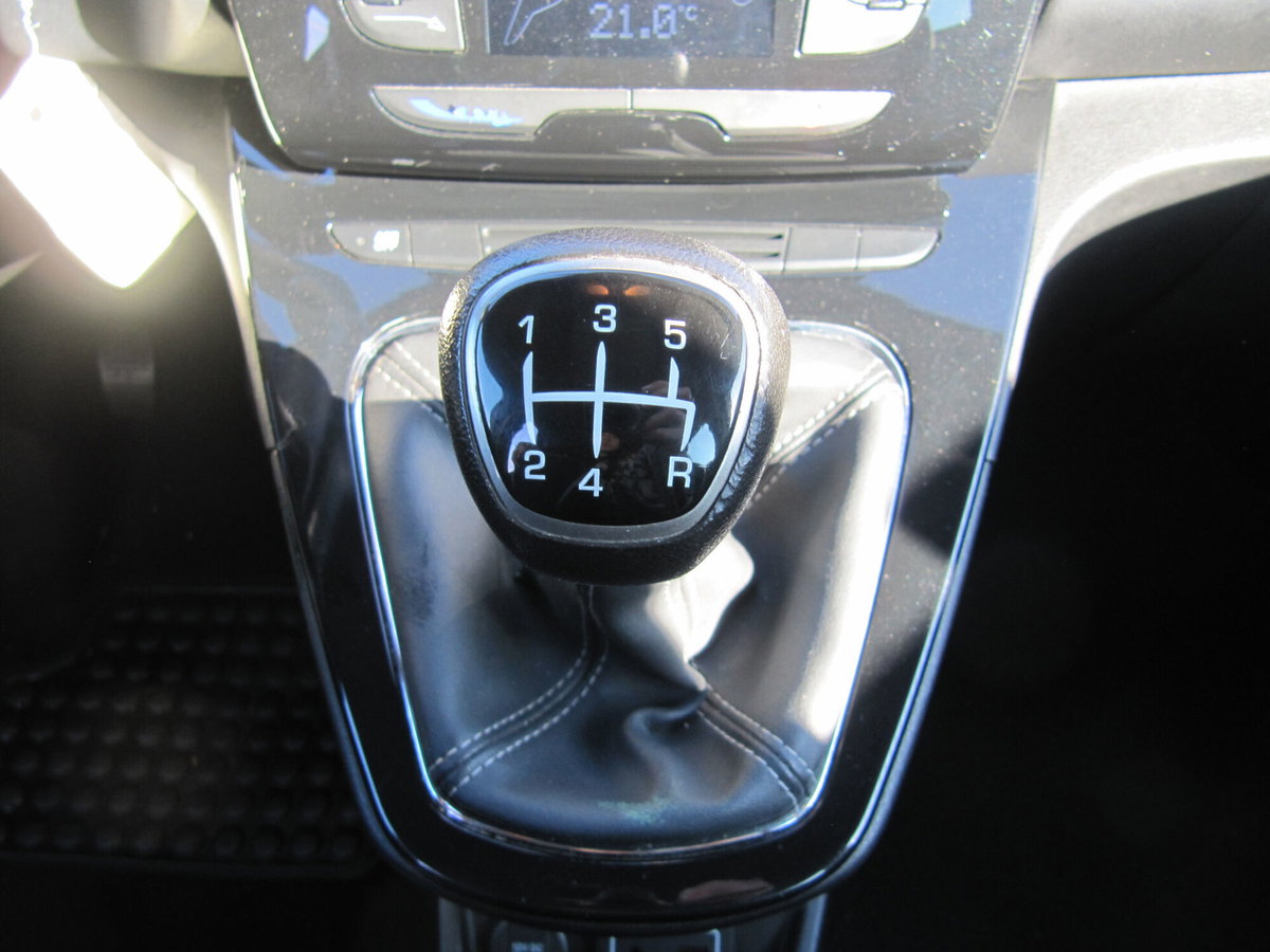 Lancia Ypsilon 1.2 69 CV 5 porte Mya (7)