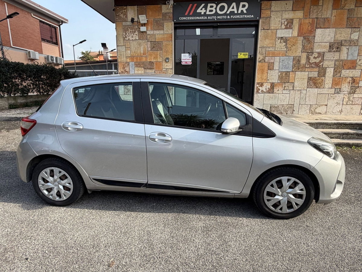 Toyota Yaris 1.0 5 porte Now GPL (4)