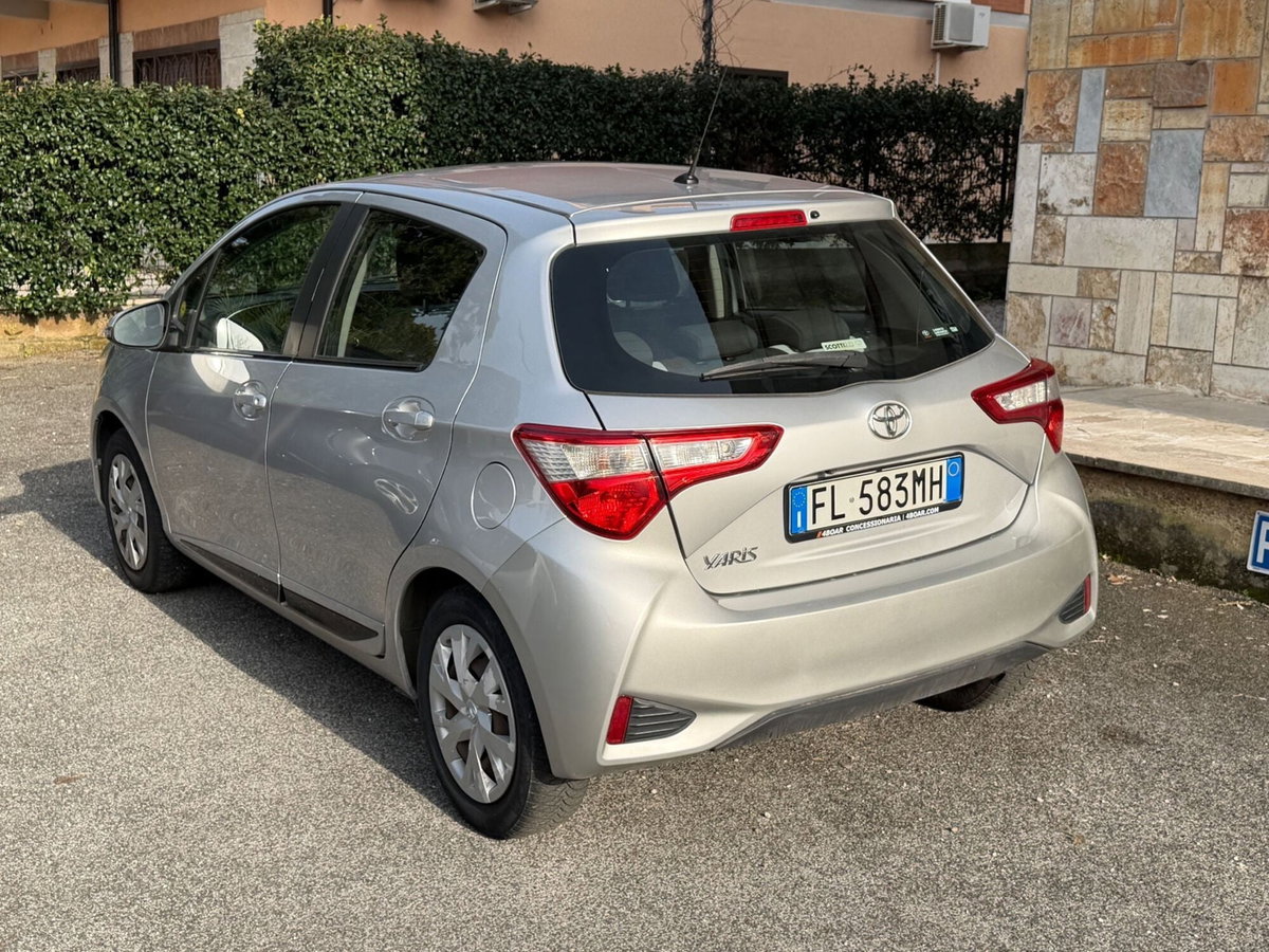 Toyota Yaris 1.0 5 porte Now GPL (7)