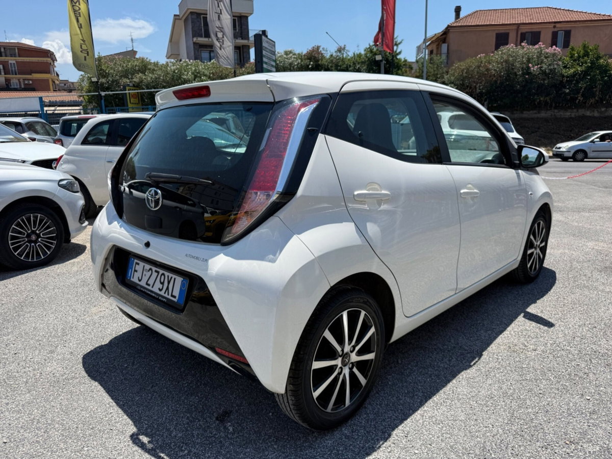 Toyota Aygo 1.0 VVT-i 69 CV 5 porte x-cool TSS MMT (4)
