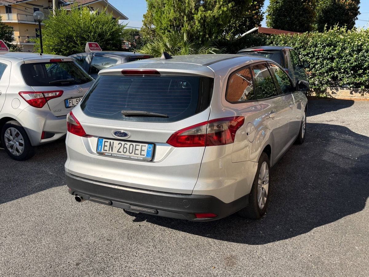 Ford Focus Station Wagon 1.6 TDCi 115 CV SW Titanium (6)