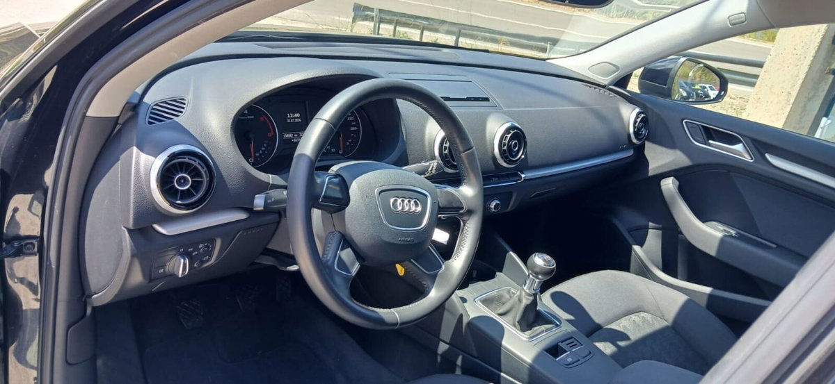 Audi A3 Sportback 1.6 TDI Attraction (12)