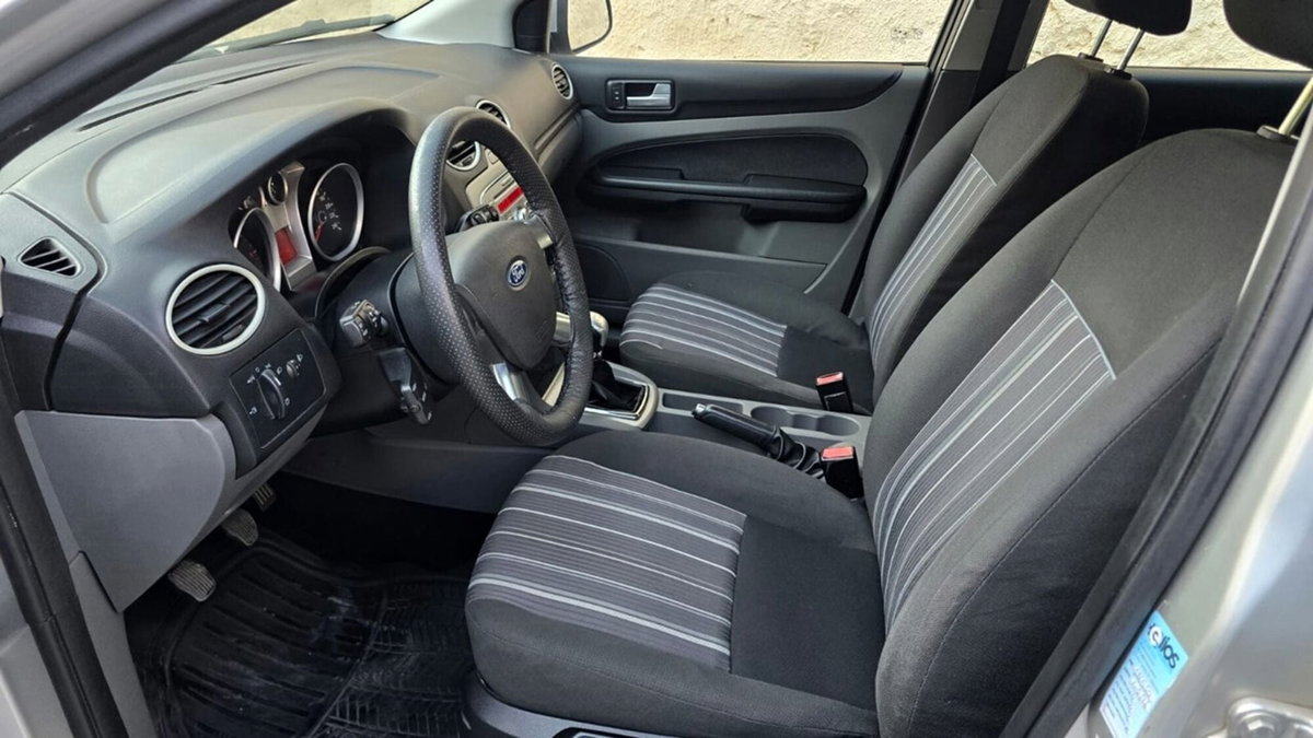 Ford Focus Station Wagon 2.0 TDCi Powershift SW Ikon DPF (8)