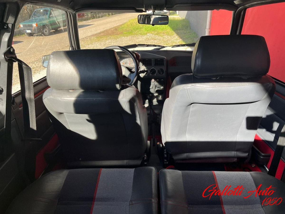 Peugeot 205 3 porte GTI (15)