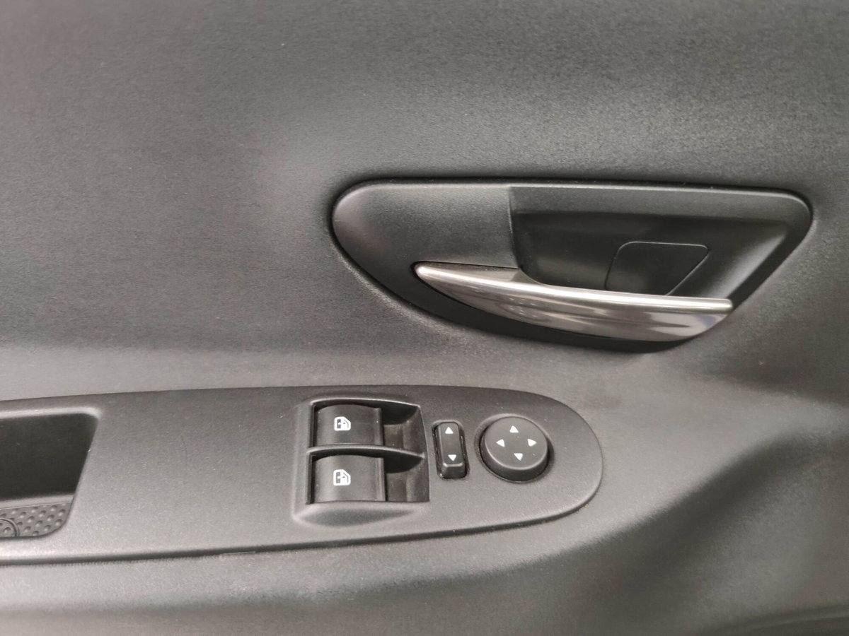 Lancia Ypsilon 1.2 69 CV 5 porte Gold (13)