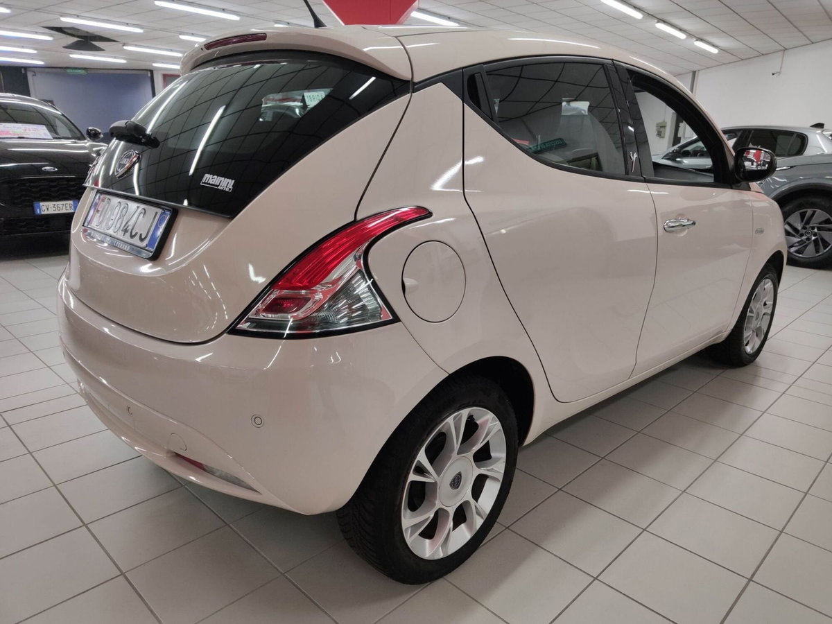 Lancia Ypsilon 1.2 69 CV 5 porte Gold (4)