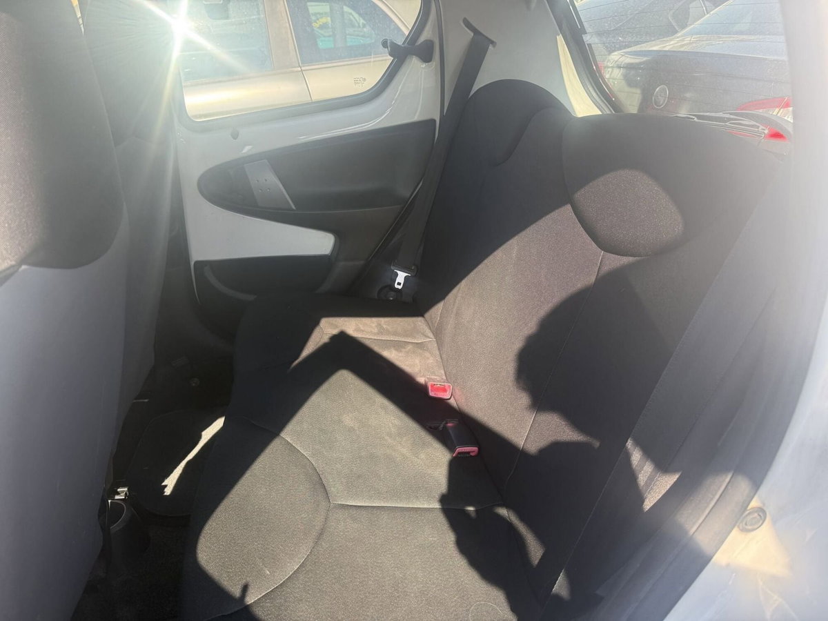 Toyota Aygo Connect 1.0 VVT-i 72 CV 5 porte x-you MMT (9)