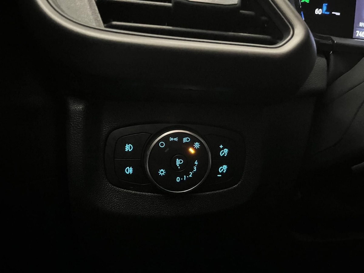 Ford Tourneo Courier 1.0 EcoBoost 100 CV Titanium (20)