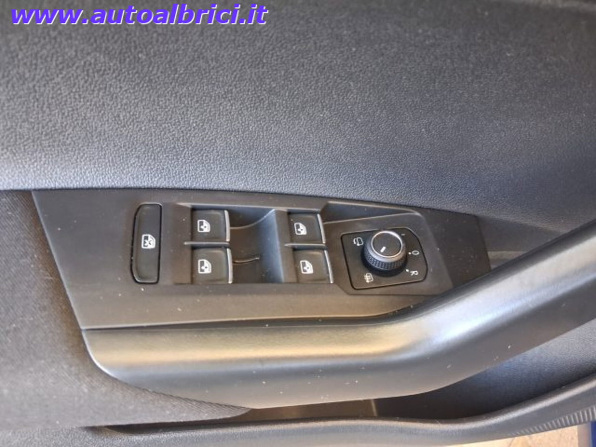 Volkswagen Taigo 1.0 tsi R-Line 115cv (16)