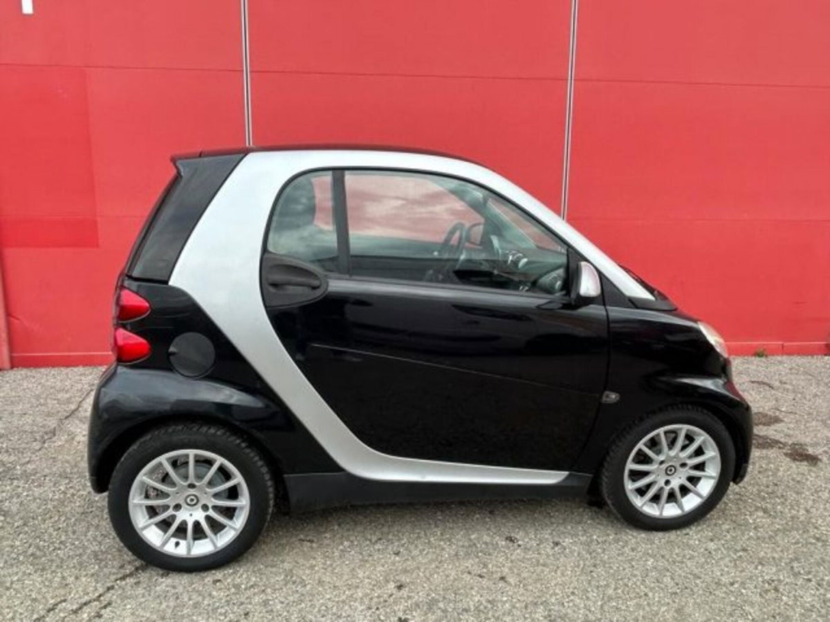 smart Fortwo 1000 52 kW MHD coupé pure (4)