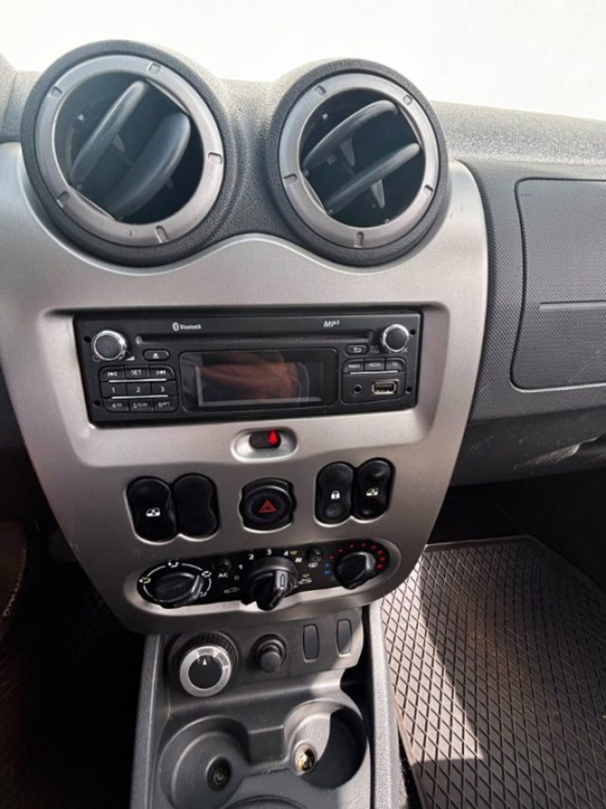 Dacia Duster 1.5 dCi 90CV 4x4 Ambiance (12)