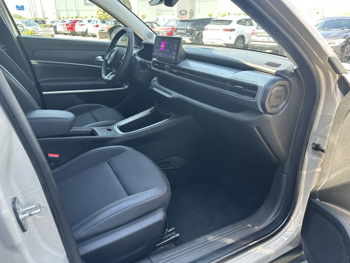 Jeep Avenger 1.2 turbo e-hybrid mhev Summit fwd 110cv edct6 (18)
