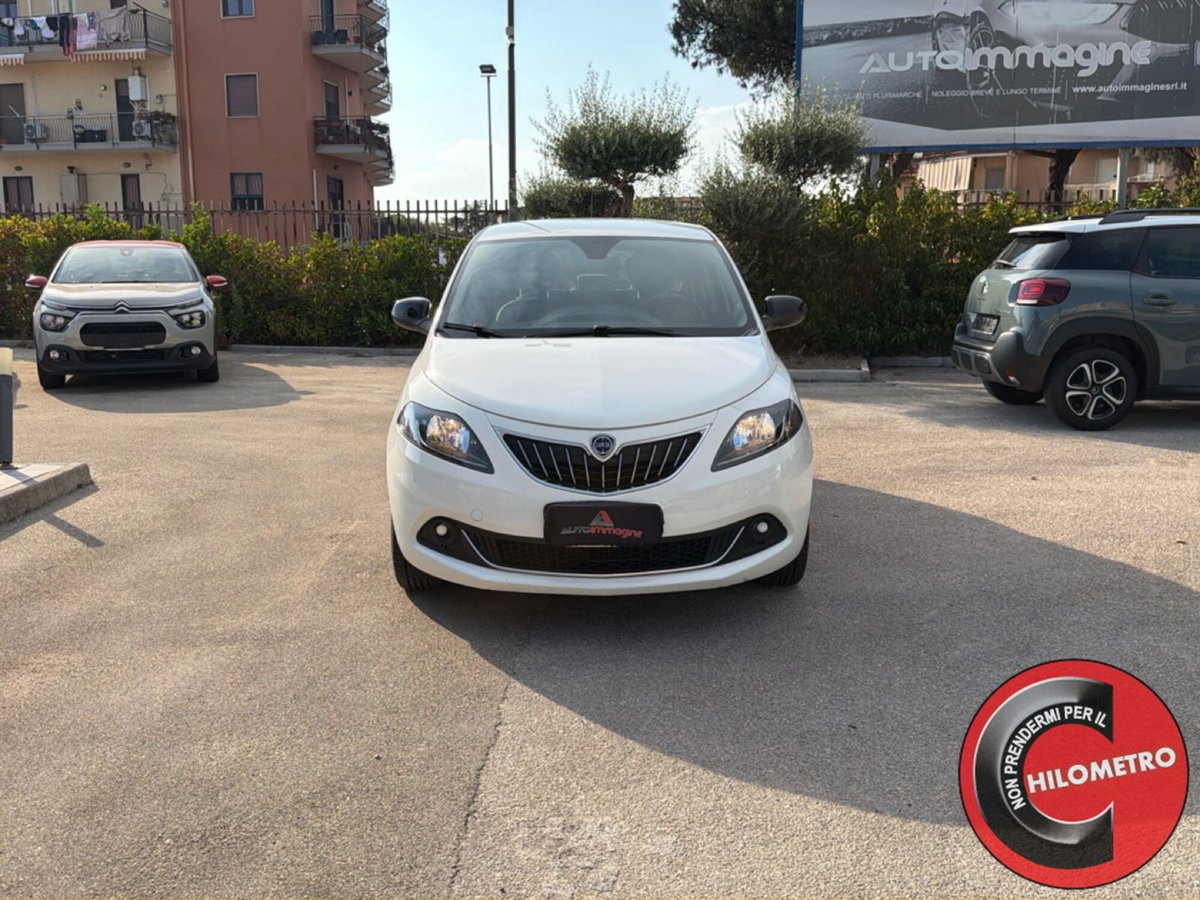 Lancia Ypsilon 1.0 FireFly 5 porte S&S Hybrid Gold Plus (2)