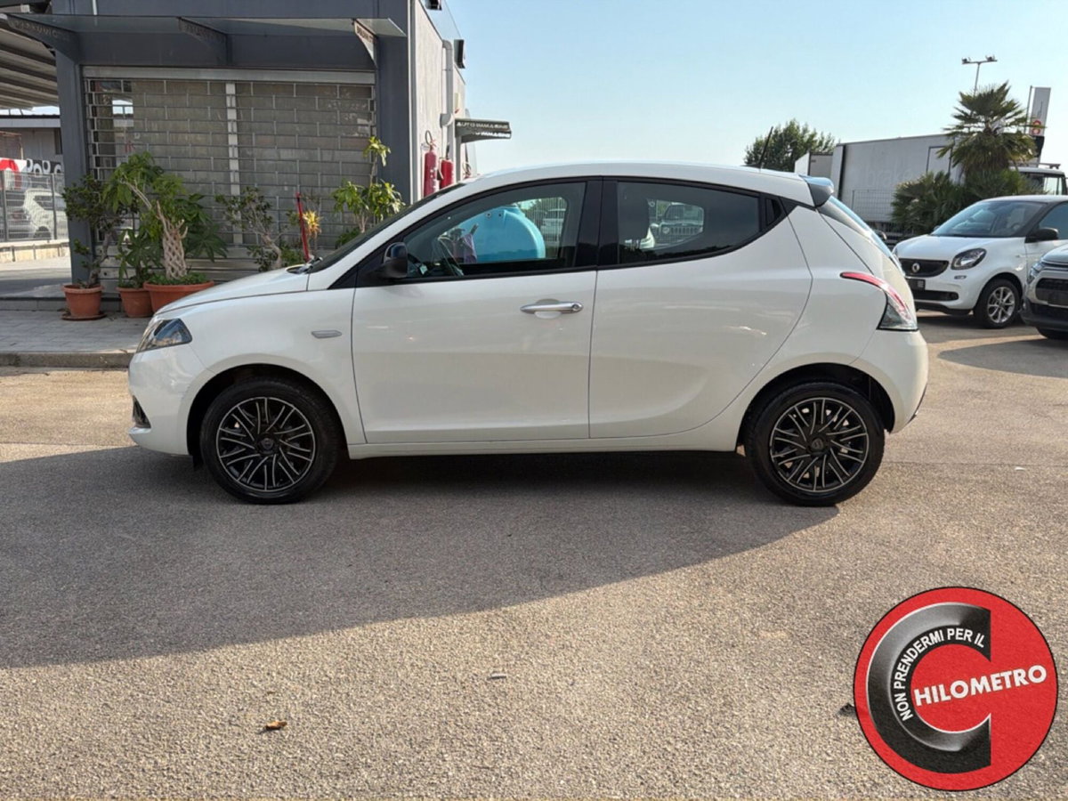 Lancia Ypsilon 1.0 FireFly 5 porte S&S Hybrid Gold Plus (3)