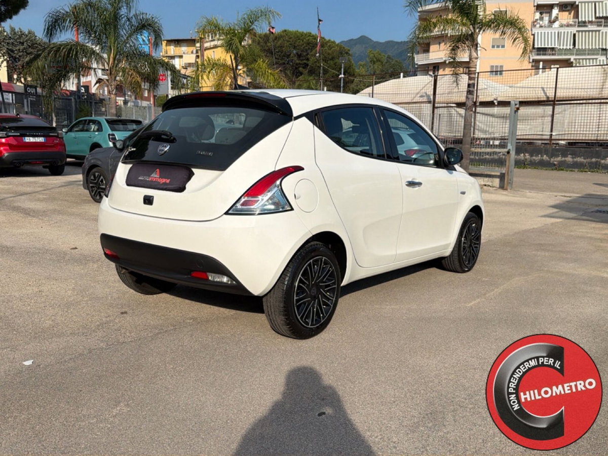 Lancia Ypsilon 1.0 FireFly 5 porte S&S Hybrid Gold Plus (6)