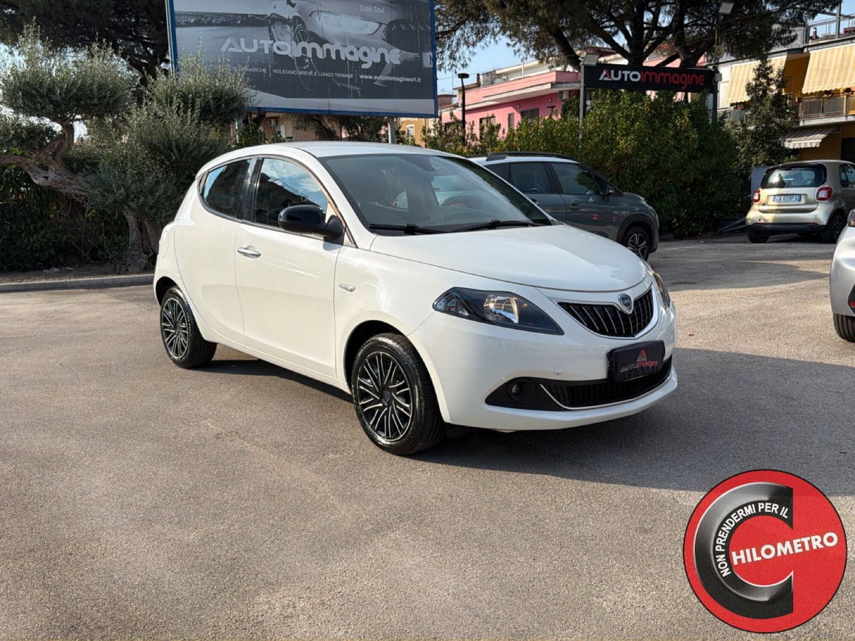 Lancia Ypsilon 1.0 FireFly 5 porte S&S Hybrid Gold Plus (8)