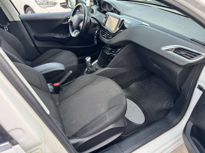 Peugeot 208 75 5 porte Allure (9)