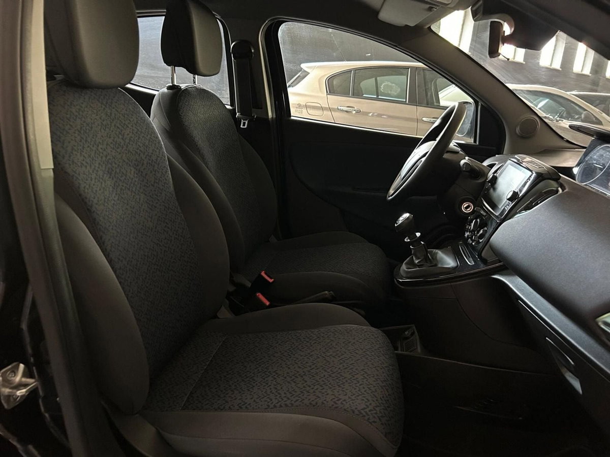 Lancia Ypsilon 1.0 FireFly 5 porte S&S Hybrid Ecochic A. Ferretti (12)