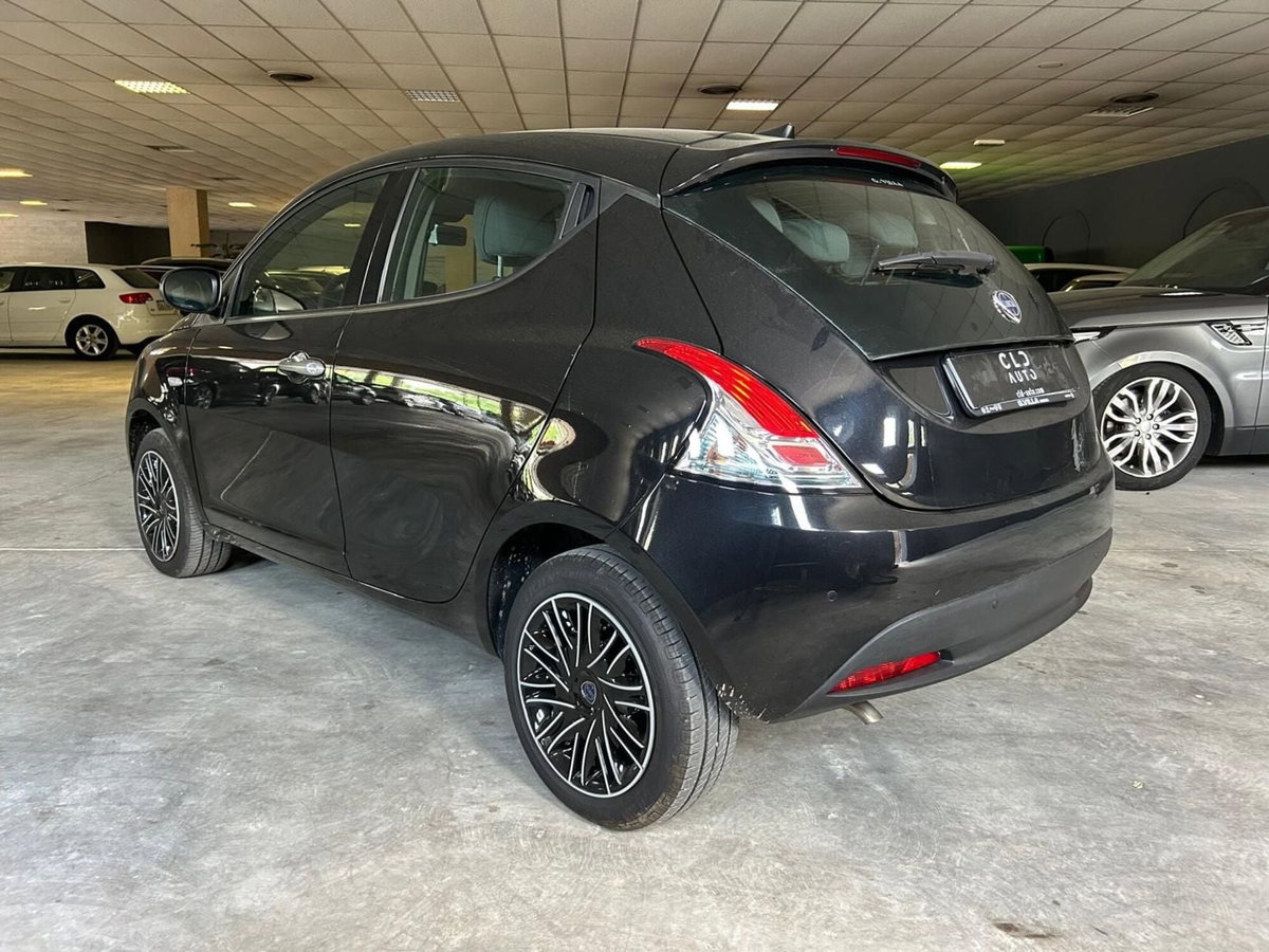 Lancia Ypsilon 1.0 FireFly 5 porte S&S Hybrid Ecochic A. Ferretti (6)