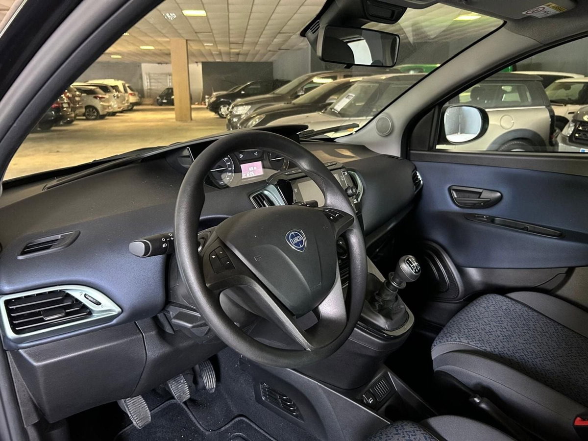Lancia Ypsilon 1.0 FireFly 5 porte S&S Hybrid Ecochic A. Ferretti (7)