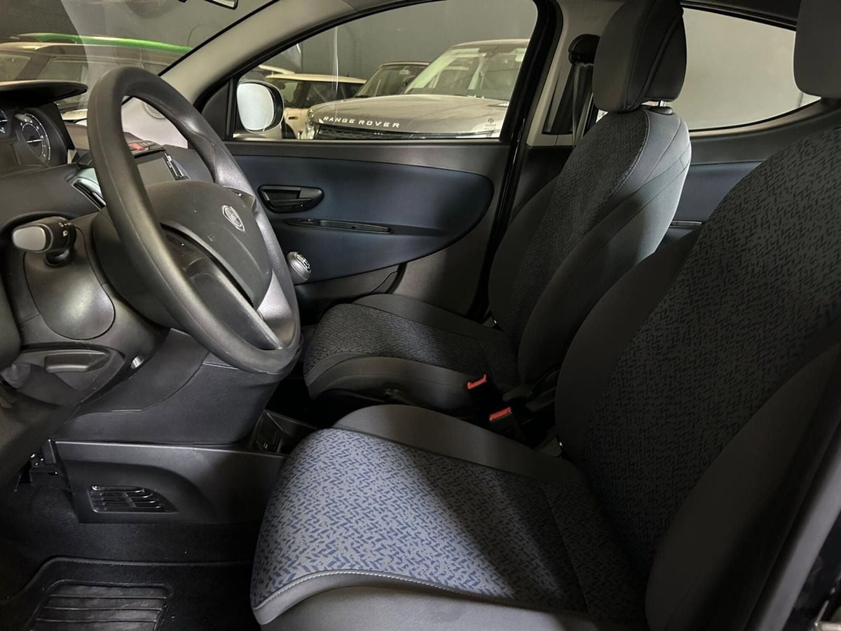 Lancia Ypsilon 1.0 FireFly 5 porte S&S Hybrid Ecochic A. Ferretti (8)