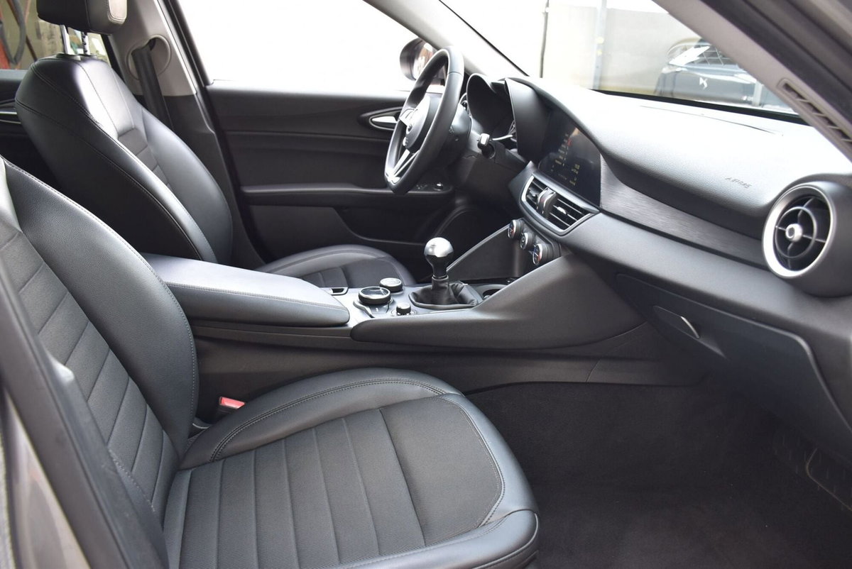 Alfa Romeo Giulia 2.2 Turbodiesel 180 CV AT8 Super (16)