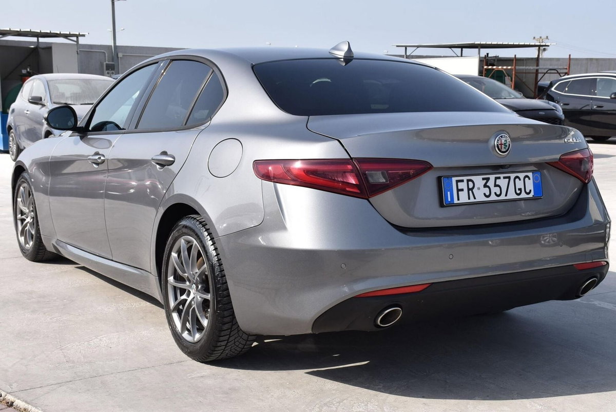 Alfa Romeo Giulia 2.2 Turbodiesel 180 CV AT8 Super (6)