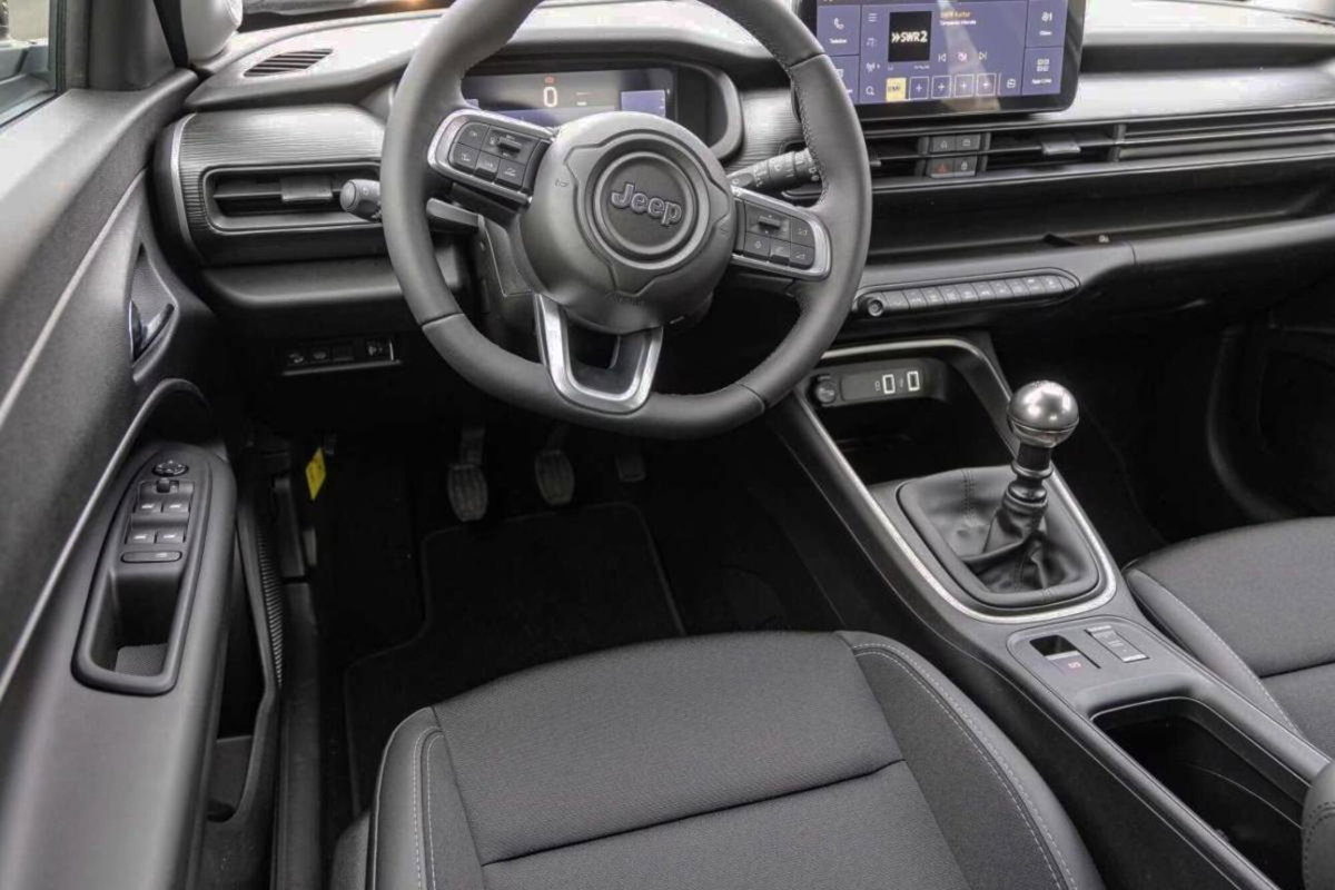 Jeep Avenger 1.2 turbo Altitude fwd 100cv (12)