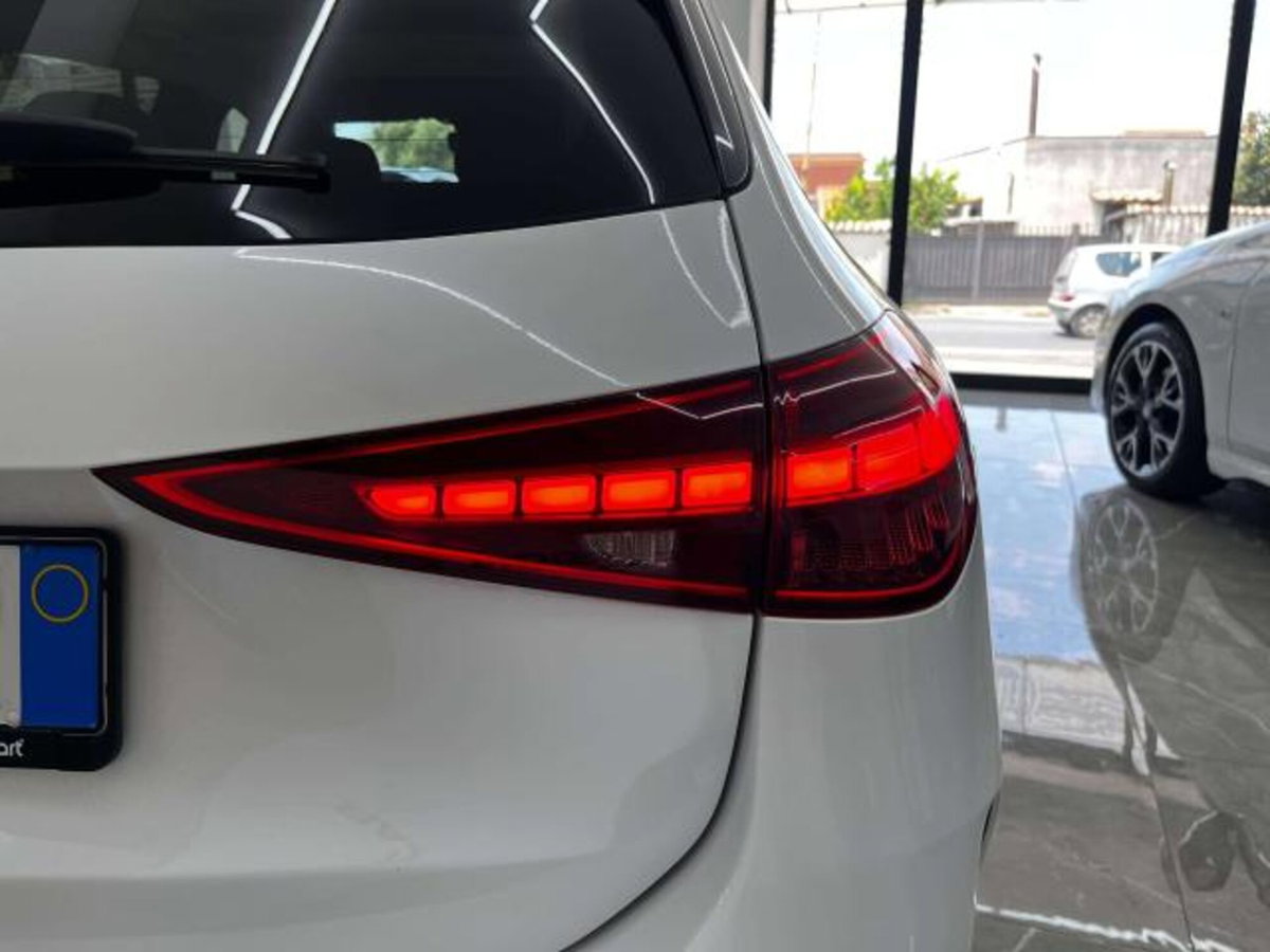 Mercedes-Benz Classe C Station Wagon 300 h Automatic Premium Plus (11)