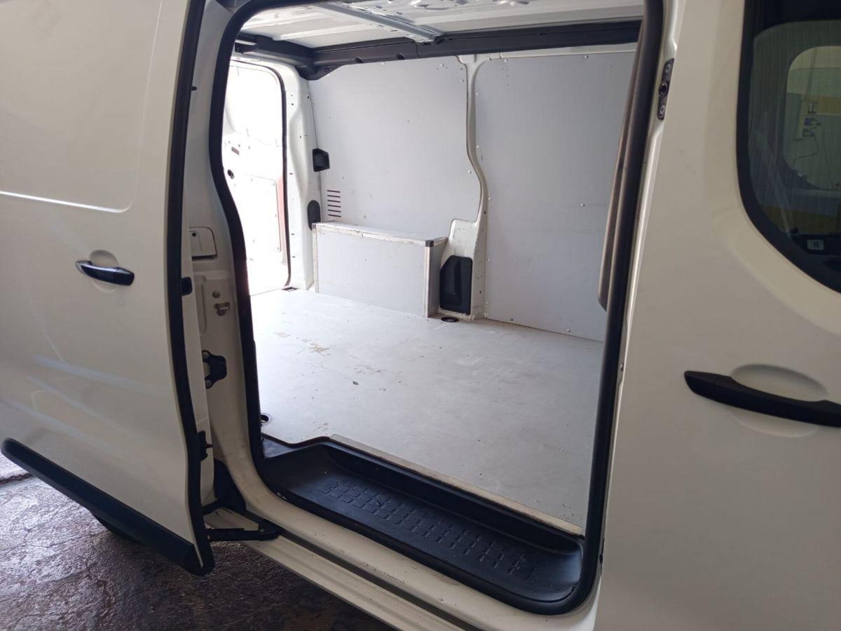 Peugeot Expert Furgone BlueHDi 120 S&S PL-TN Furgone Premium Standard (10)